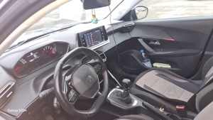 Vând autoturism Peugeot model 2008 suv din 2020 motor 1,2l benzina  - imagine 6