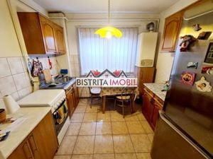 Apartament cu 2 camere, zona centrală, etaj 3, spațios si luminos - imagine 6