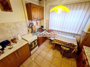 Apartament cu 2 camere, zona centrală, etaj 3, spațios si luminos - imagine 8