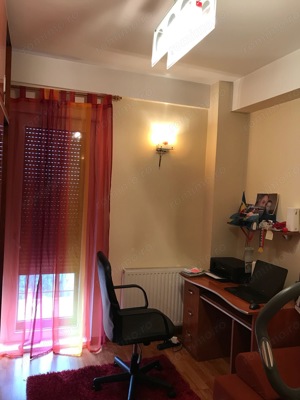 Apartament Spațios cu vedere în ambele părți și dispune de de două locuri parcare  - imagine 8