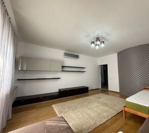 Proprietar vand apartament 3 camere 80 mp utili 13 mp terase,loc de parcare in Complex Europa - imagine 3