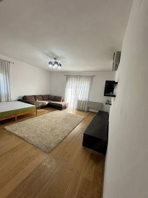 Proprietar vand apartament 3 camere 80 mp utili 13 mp terase,loc de parcare in Complex Europa - imagine 2