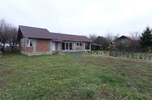 Casă / Vilă cu 3 camere  la rosu in  Busag - imagine 5