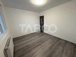 Apartament renovat 2 camere decomandate si balcon zona Rahovei Sibiu - imagine 3