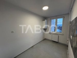 Apartament renovat 2 camere decomandate si balcon zona Rahovei Sibiu - imagine 4