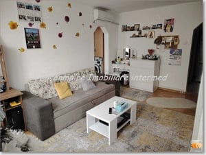 Apartament 3 camere decomandate zona Far - imagine 2