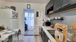 Apartament 2 camere, etaj 1, centrala proprie, zona Calea Lipovei - imagine 2