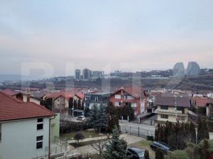 Apartament cu 3 camere, 70 mp, cu 2 parcari in curte privata, zona Campului