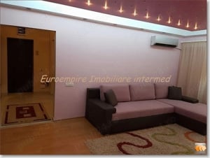 Apartament 3 camere decomandate zona Stadion - imagine 2