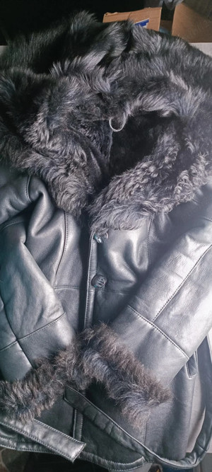 Haina dama  din  piele si blana naturala masura 42 