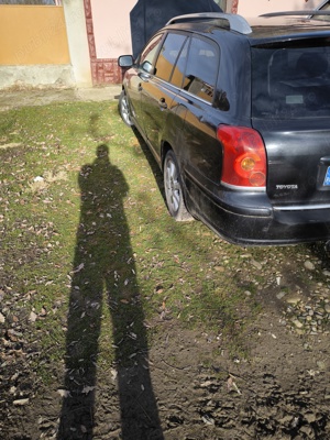 Vând  Toyota avensis 2000 euro an 2009 cu motor de 2.2 S-au la schimb cu diferite. - imagine 3