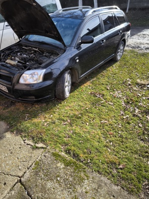 Vând  Toyota avensis 2000 euro an 2009 cu motor de 2.2 S-au la schimb cu diferite. - imagine 2