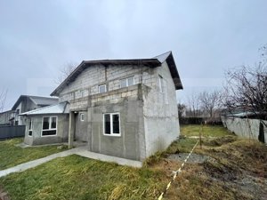 Casă individuală cu 4 camere, 190 mp, curte 500 mp, zona Șerbănești