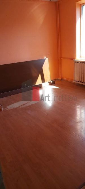 Vânzare apartament 3 camere Apărătorii Patriei - Spiru Haret - imagine 2