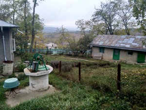 Casa batraneasca cu gradina in Botosani - imagine 7