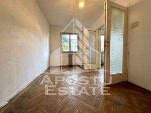 Apartament cu 3 camere, etajul 2, zona Sagului - imagine 4