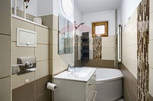 Apartament cu 4 camere de vânzare în zona Lebada - imagine 15