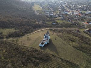 Castel cu vedere panoramică pe dealul Șiriei - imagine 11