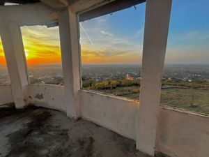 Castel cu vedere panoramică pe dealul Șiriei - imagine 18