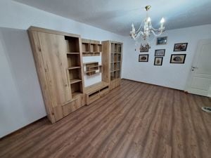 Apartament cu 2 camere decomandat Et 1 Zona Aradului - imagine 3