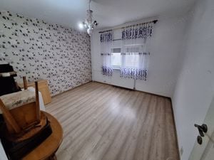 Apartament cu 2 camere decomandat Et 1 Zona Aradului - imagine 10