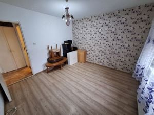 Apartament cu 2 camere decomandat Et 1 Zona Aradului - imagine 11