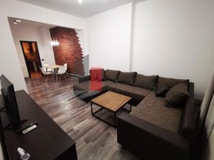 Apartamentul "KOTOR", renovat complet, BOXA - imagine 2