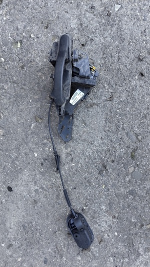 Broasca incuietoare usa completa stanga spate FORD FIESTA FUSION - imagine 1