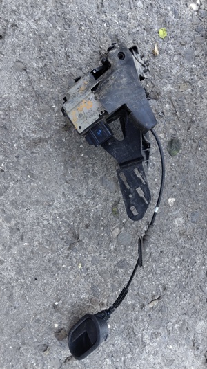 Broasca incuietoare usa completa stanga spate FORD FIESTA FUSION - imagine 2