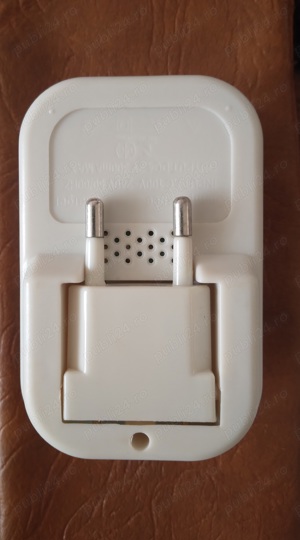 Încărcător acumulatori telefoane,usb,cu afisaj electronic,nou. - imagine 3