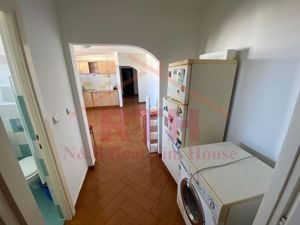 Oferim spre inchiriere ap cu 3 camere la mansarda in Girocului