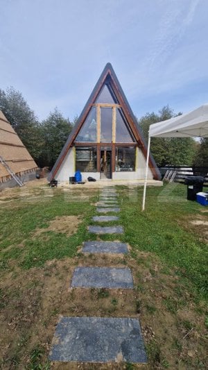 Casa de vacanta tip A- frame -Tohanita, zona superba se vinde la cheie - imagine 1