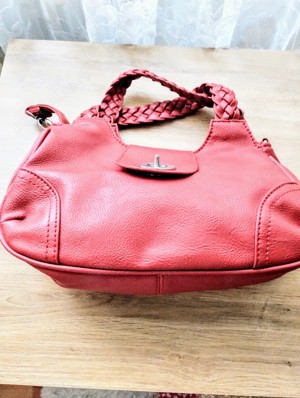 Geanta ca nouă din piele sintetică pentru femei 