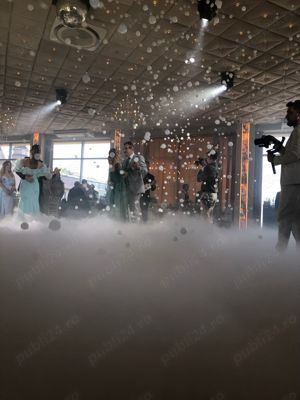 Decoratiuni masini nunta fum greu, gheata carbonica, fulgi de zapada, balonase pentru nun?i,botezuri - imagine 4