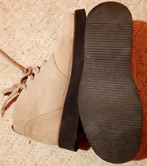 Ghete 43 piele intoarsa cu talpa usoara si groasa striata stil Martens