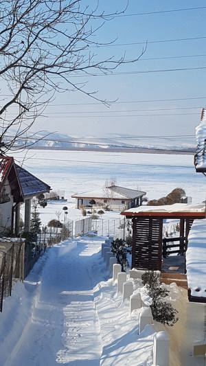 Vila de lux cu piscina, sauna si iesire - acces la lacul Casla - imagine 19