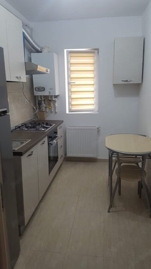 Închiriez apartament 2 camere cu garaj subteran - imagine 4