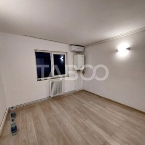 Garsoniera decomandata renovata 22 mp utili zona Ampoi 1 Alba Iulia