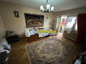 Apartament de vanzare 3 camere decomandat in Cetate bloc foste proprietati - imagine 1