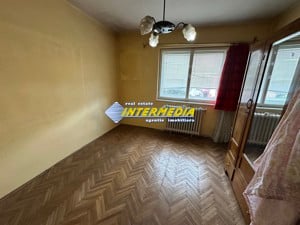 Apartament de vanzare 3 camere decomandat in Cetate bloc foste proprietati - imagine 7