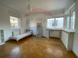 Apartament cu 3 camere în vilă, de închiriat, în zona Capitale - imagine 11