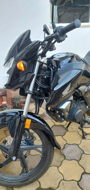 Honda CB125F an 2022 Unic proprietar 3787km - imagine 5