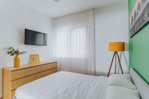 3 camere, ultracentral, Oradea. 750 Euro/lună + TVA (neg). Comision 0 - imagine 9