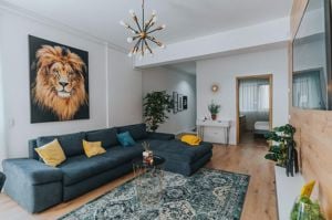 3 camere, ultracentral, Oradea. 750 Euro/lună + TVA (neg). Comision 0 - imagine 5