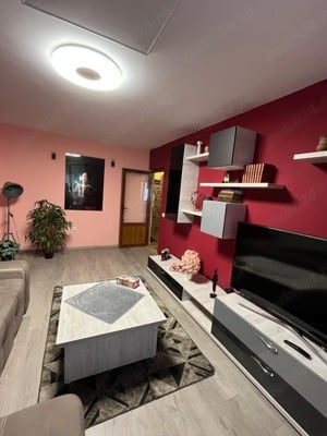 Închiriez Apartament