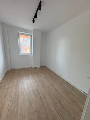 Apartament de 3 camere finisat , etaj 3 , bloc nou cu lift! - imagine 3