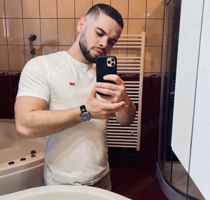 Tanar manierat ofer servicii de calitate doamnelor si domnişoarelor