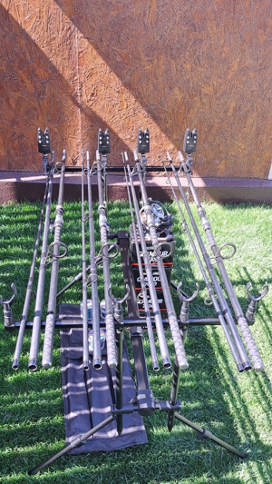 Set Pescuit , 4 Lansete 3, 90m, 3 Segm, 4 Mulinete Glamour 7000, Rod Pod Echipat