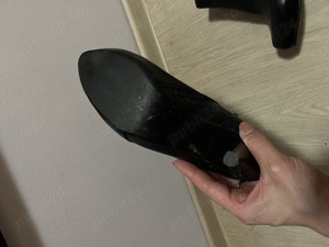 Ghetuța din piele neagră cu toc - imagine 5