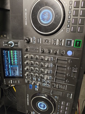 Consola dj denon sc live 4